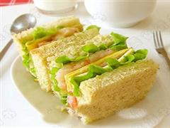虾仁蔬菜三明治