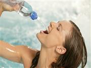 减肥的人应该多喝水还是少喝水？