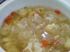 银耳莲子汤