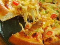比萨饼（夹奶酪、肉和蔬菜）