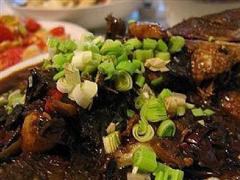 腌酸菜干烧鱼
