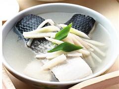 鲫鱼春笋汤