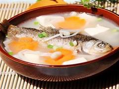 鲫鱼砂锅 