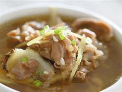 姜片乌鸡汤 