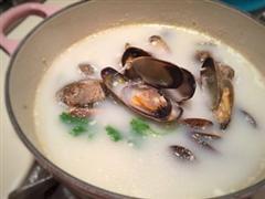 鲜奶花蛤汤