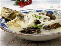 海带炖鲫鱼