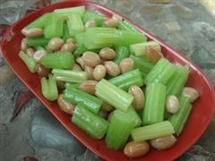 花生米炒芹菜
