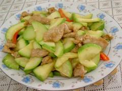 西葫芦炒肉丁