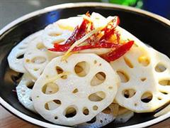 红椒拌藕片