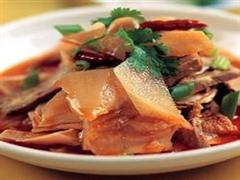 首乌鸡丁