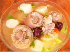 乌豆煲猪尾汤