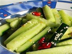 油吃黄瓜条
