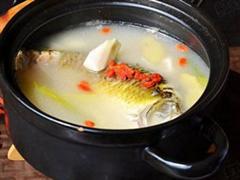 山萸肉炖鲫鱼