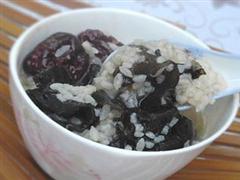 黑木耳大枣粥