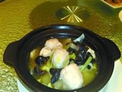 木耳西芹浸花枝丸