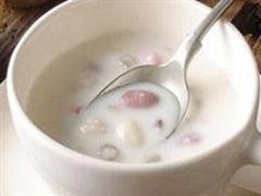 奶汤鲜核桃仁
