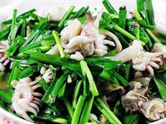 韭菜花炒墨鱼