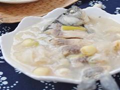 莲子鲫鱼汤