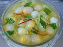 银耳鸽蛋汤