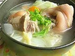 银耳甘笋淡菜猪脚汤