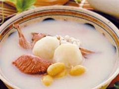 雪耳南北杏鹌鹑瘦肉汤