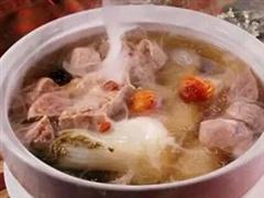 白菜干猪肉煲排骨汤