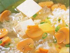 蘑菇银耳焖豆腐