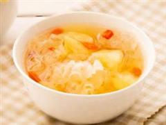 枸杞菠萝银耳汤