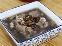 红花黑豆鲶鱼汤