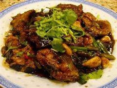 大蒜煮鲶鱼