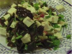 黑木耳烩豆腐