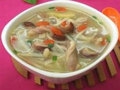 金针菇氽鱼片汤
