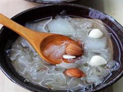 杏仁雪梨银耳汤
