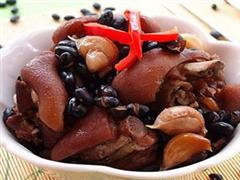 黑豆炖猪手