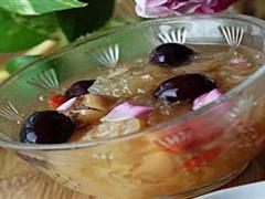 蔷薇银耳红枣羹