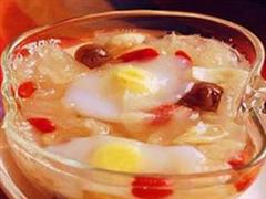 银耳龙眼鸽蛋汤