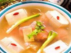 猪蹄葱白炖豆腐