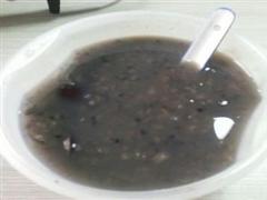 首乌黑豆粥