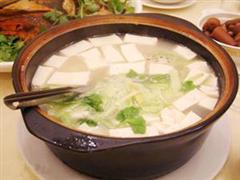 雪菜瘦肉豆芽豆腐汤