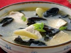 氽木耳肉片汤