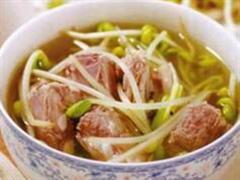 猪徘炖黄豆芽汤