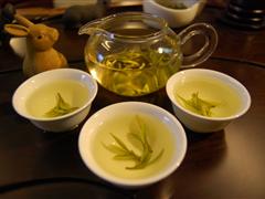 冬季减肥小妙招 饭前饭后喝茶能减肥？