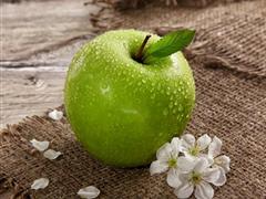苹果泡着喝可以减肥吗 苹果的减肥功效
